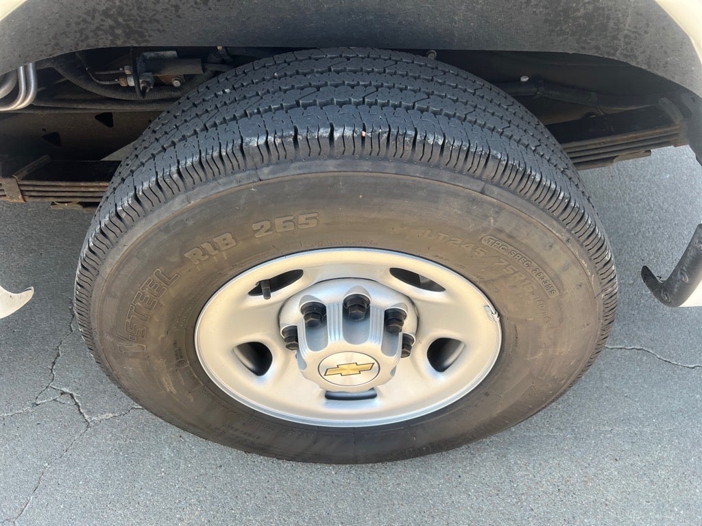 2022 Chevrolet Express Passenger 3500 1LS