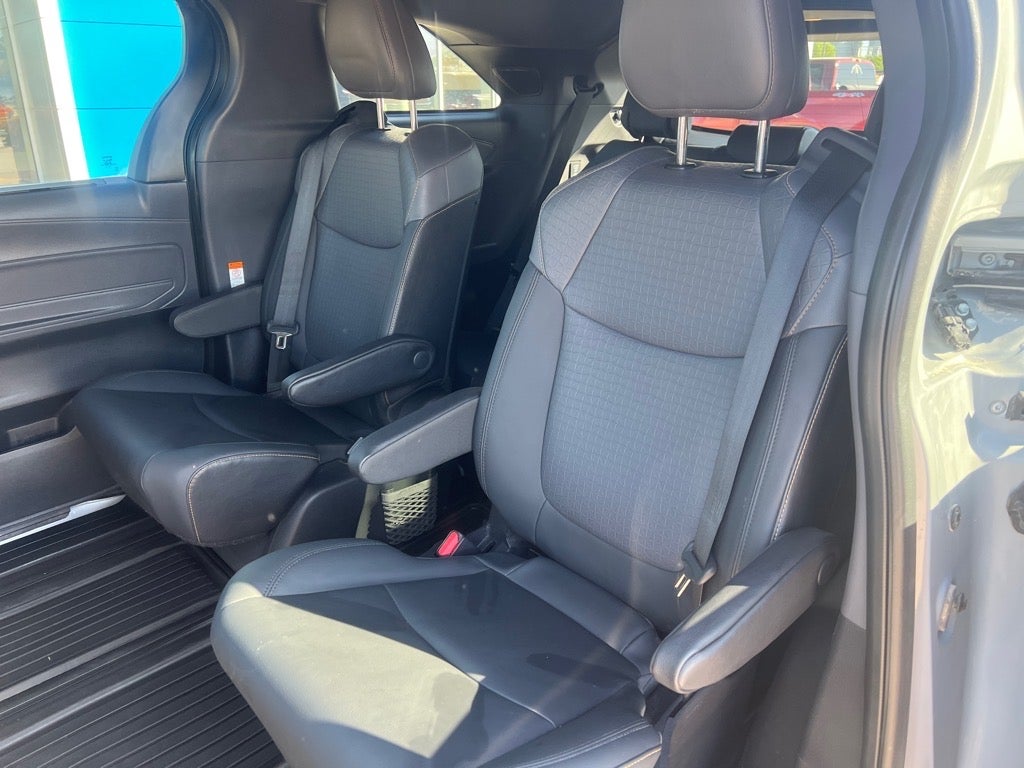 2022 Toyota Sienna XLE Woodland Edition