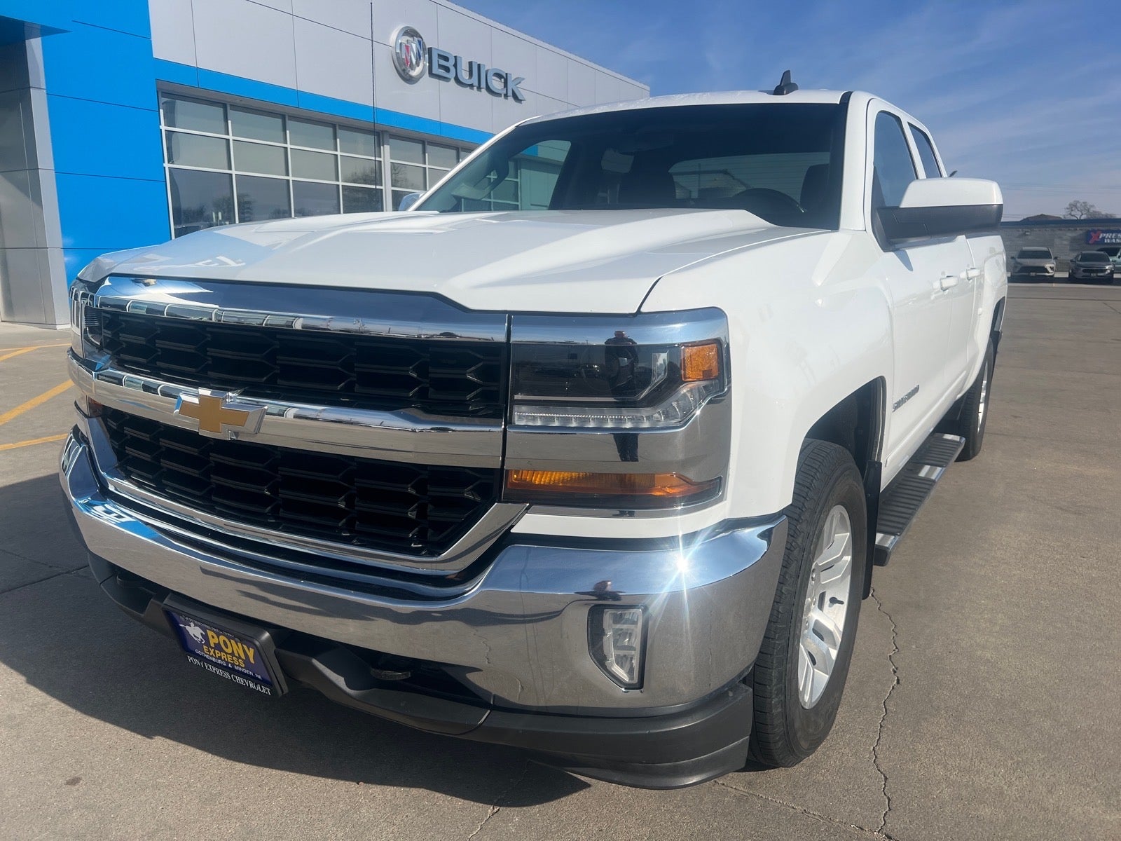 Used 2018 Chevrolet Silverado 1500 LT with VIN 1GCVKREC0JZ337160 for sale in Gothenburg, NE