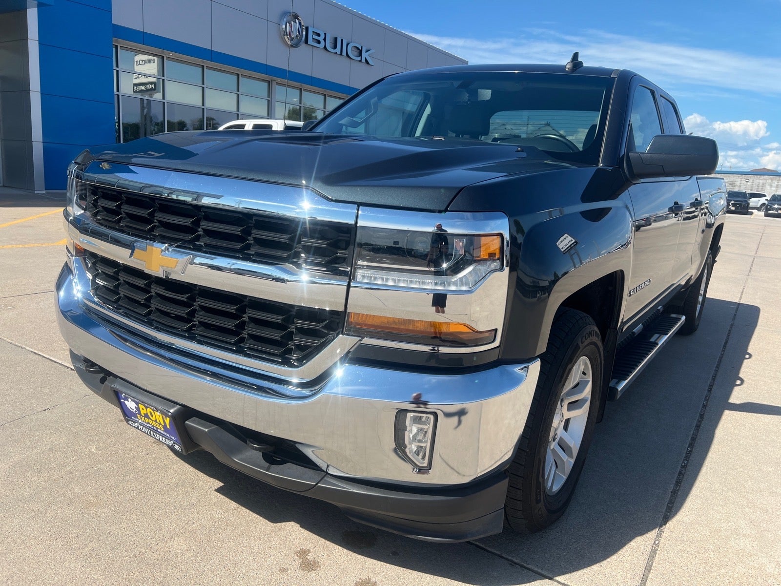 Used 2018 Chevrolet Silverado 1500 LT with VIN 1GCVKREC5JZ183304 for sale in Gothenburg, NE