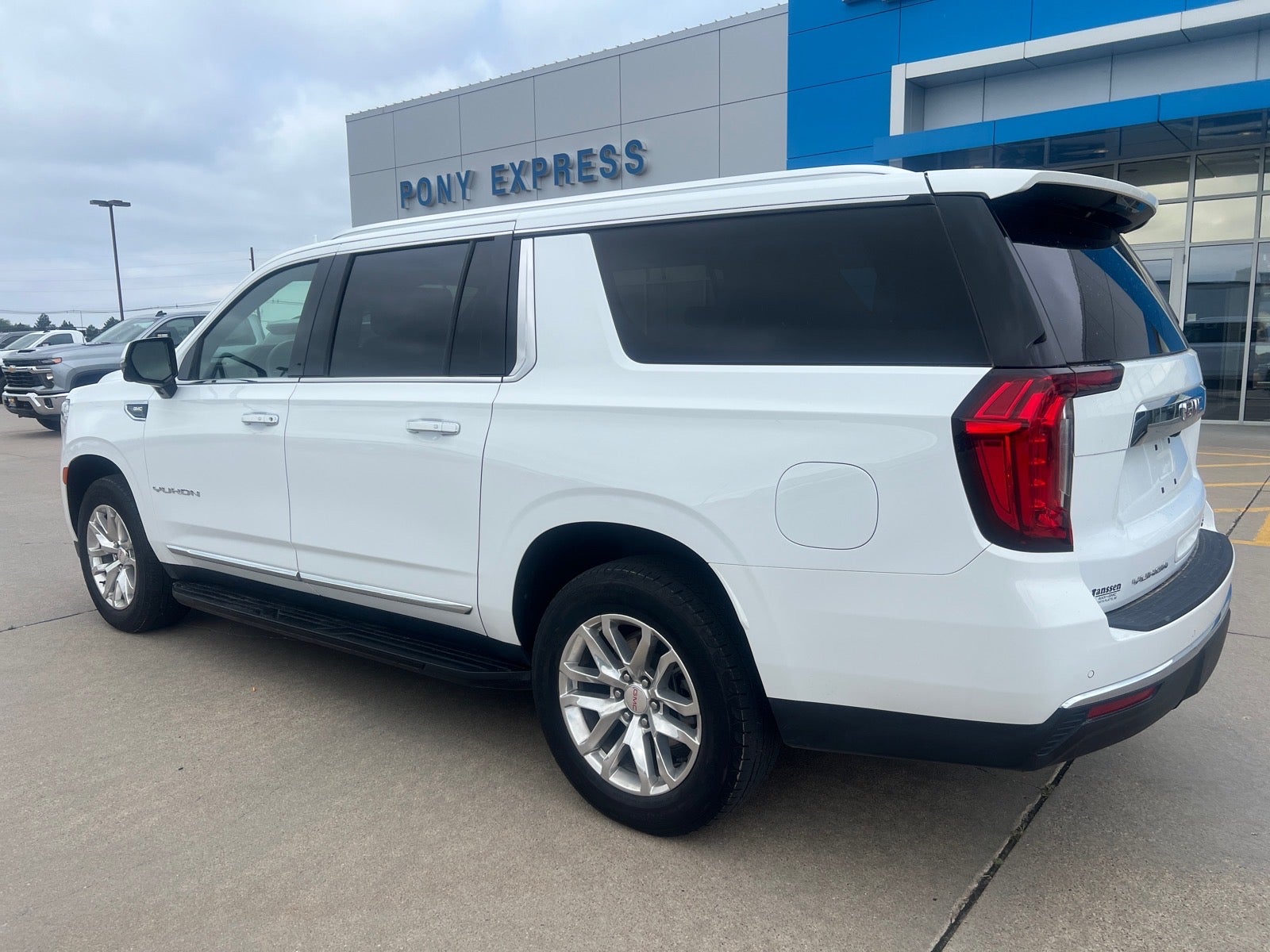 2023 GMC Yukon XL SLT