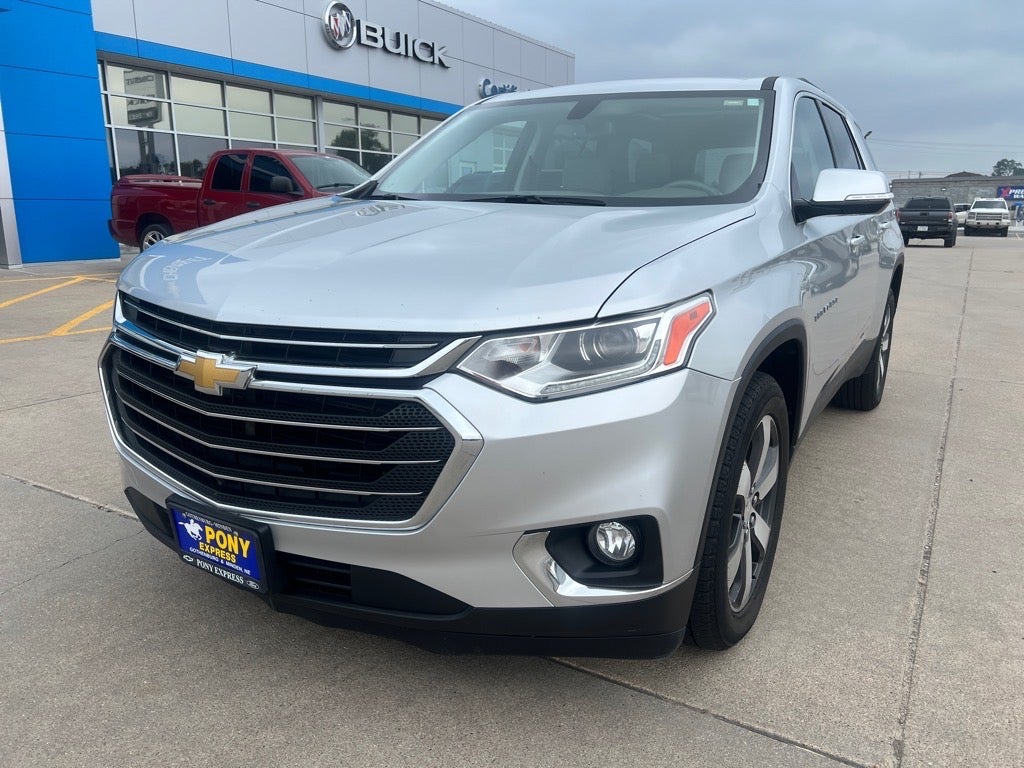Used 2019 Chevrolet Traverse 3LT with VIN 1GNEVHKW1KJ163073 for sale in Gothenburg, NE