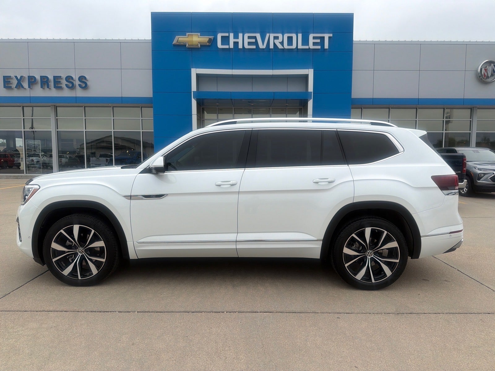 2026 Volkswagen Atlas 2.0T SEL Premium R-Line