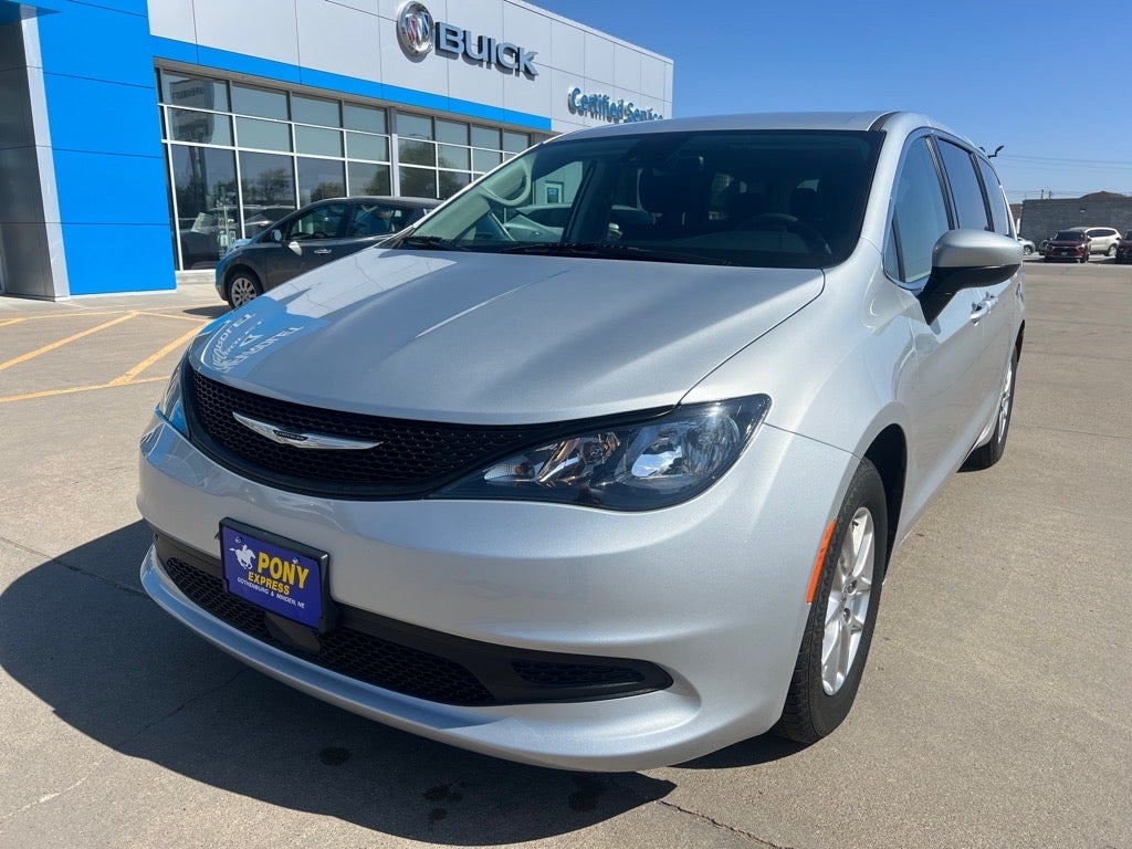 2023 Chrysler Voyager LX