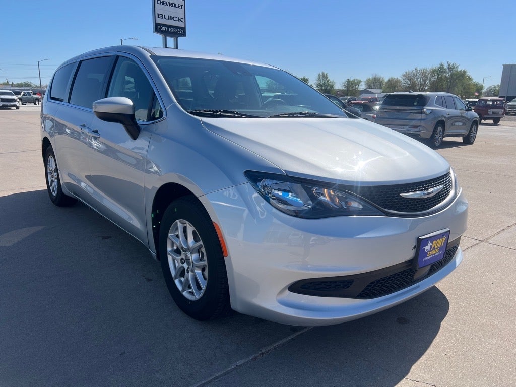 2023 Chrysler Voyager LX