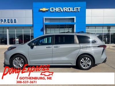 2022 Toyota Sienna XLE Woodland Edition